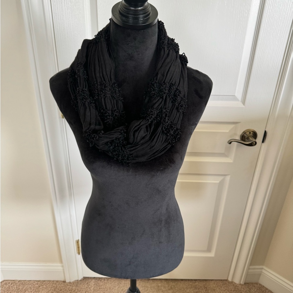 Beautiful infinity scarf - Picture 2 of 3